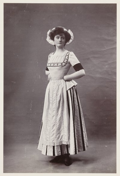 Edwardiansk portrett, kvinne i kjole fra 1700-tallet av John Pardon