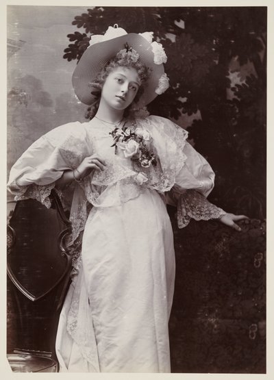Edwardiansk portrett, kvinne i blonderkjole av John Pardon