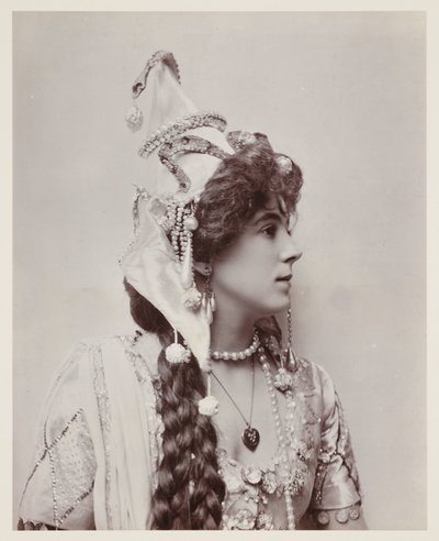 Edwardiansk portrett, kvinne i eksotisk drakt av John Pardon