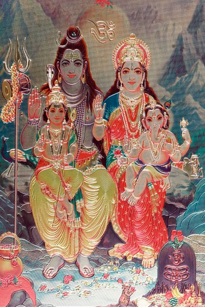 Gud Shiva og gudinnen Parvati med sønnen Ganesha. av . .