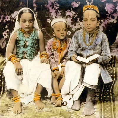 Hindubarn av en høy kaste, Bombay, India 1922 (bilde) av Frederick (attr. to) Barnard