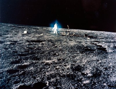 Bemannet romfart, USA, Apollo 12 Apollo 12-astronaut på månen av Ferdinand Georg Waldmuller