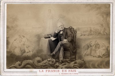 Paris Commune: "Frankrike i fred"" portrett av Louis Adolphe Thiers (1797-1877) sittende på dragen, trolig symbol på kommunen av Frederick (attr. to) Barnard