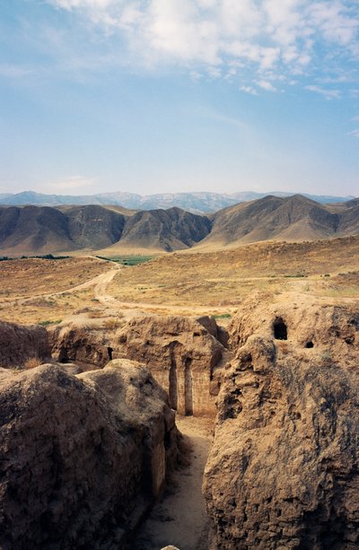 Ruinene av Nisa (også kjent som Parthaunisa), hovedstaden i Parthian Empire (Unescos verdensarvliste, 2007), Turkmenistan. av Georg Carl Heinrich Dollmann