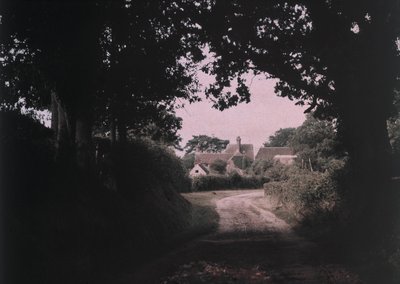 "Summer Dream" fotografi av Arthur E Morton, medlem av "The Society of Color Photographers", han eksperimenterte med prosessene og teknikkene til tidlig fargefotografering på begynnelsen av 1900-tallet av Frederick (attr. to) Barnard