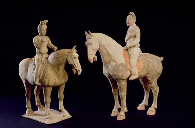 To ryttere, kinesisk, Tang-dynastiet (618-906) (terrakotta) av Hippolyte Lalaise Devéria