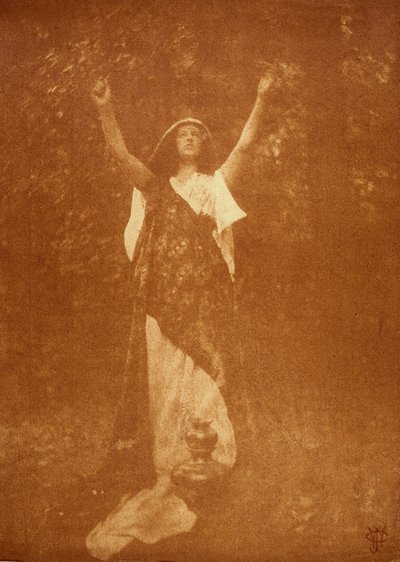 Kvinne med vase, ca 1906 av John Pardon