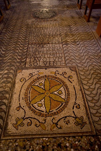Detalj av gulvdekorasjon (mosaikk) av School Italian
