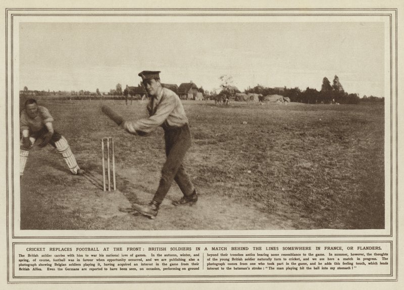 Cricket erstatter fotball ved fronten, britiske soldater i en kamp bak linjene et sted i Frankrike, eller Flandern (s/hv-bilde) av (after) English photographer