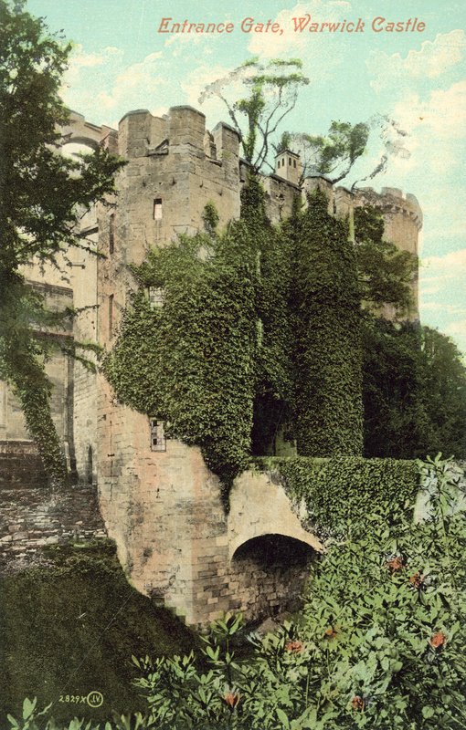 Inngangsporten, Warwick Castle (fargebilde) av (after) English photographer