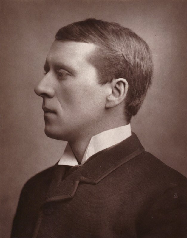 av (after) English photographer