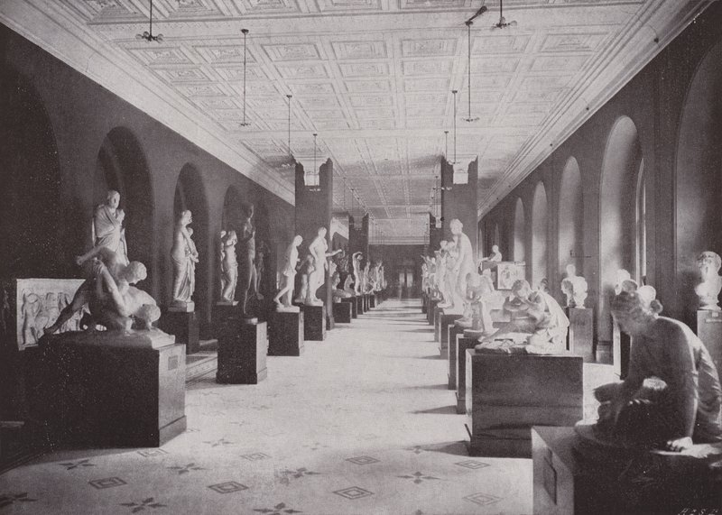 Sculpture Hall, Victoria and Albert Museum (s/hv-bilde) av (after) English photographer