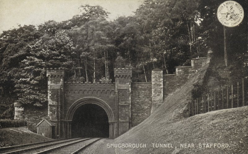 Shugborough Tunnel, nær Stafford (s/hv-bilde) av (after) English photographer