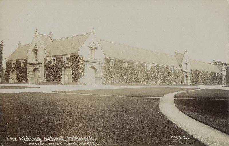 Rideskolen, Welbeck, Nottinghamshire (s/hvitt bilde) av (after) English photographer