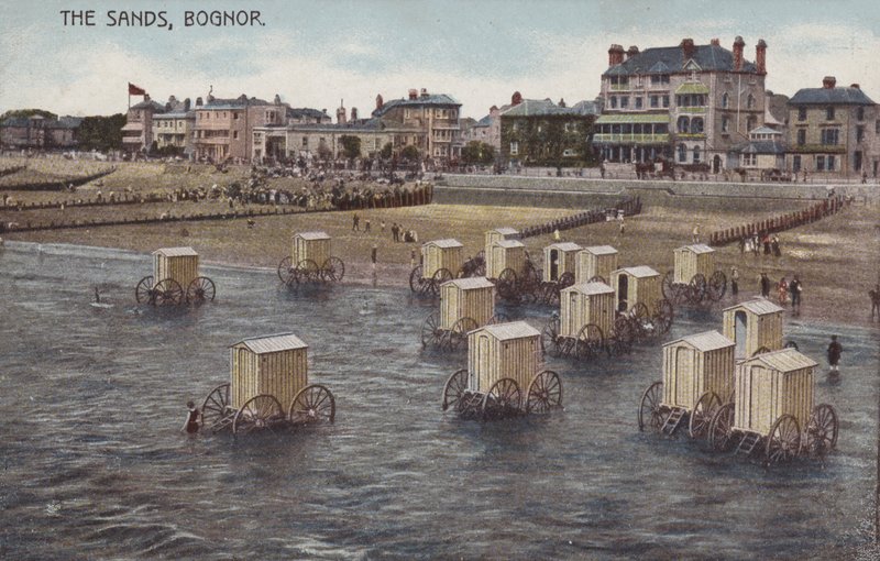 The Sands, Bognor (farget bilde) av (after) English photographer
