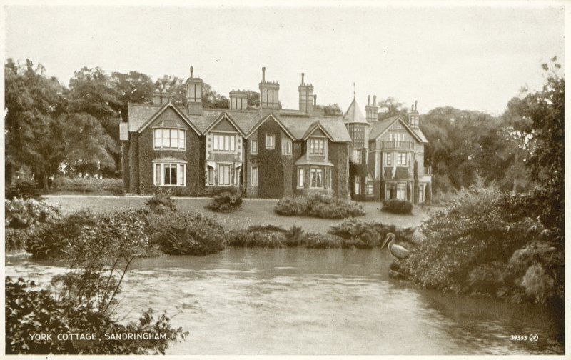 York Cottage, Sandringham (s/hvitt bilde) av (after) English photographer