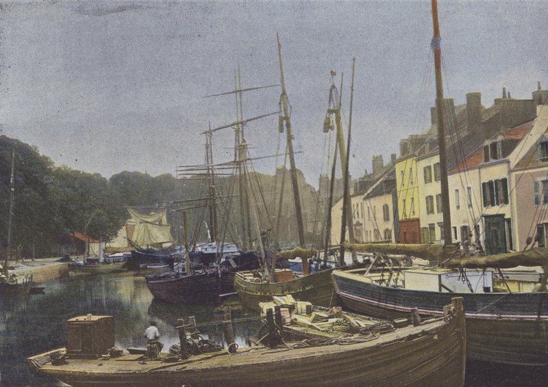 Belle-Ile-en-Mer, Port de Palais (farget bilde) av (after) French Photographer