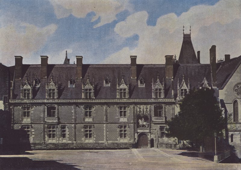 Chateau de Blois, Fasade på gårdsplassen (farget bilde) av (after) French Photographer