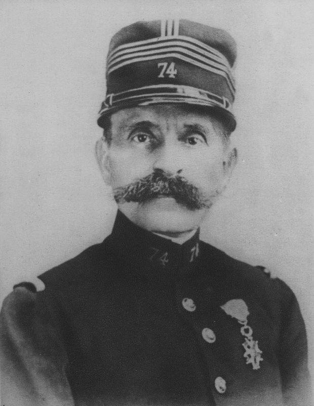 Esterhazy (s/hvitt bilde) av (after) French Photographer