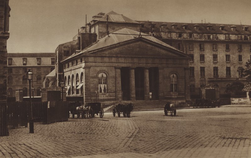 Fasade på Hotel-Dieu på Parvis Notre-Dame rundt 1865 (s/hv-bilde) av (after) French Photographer