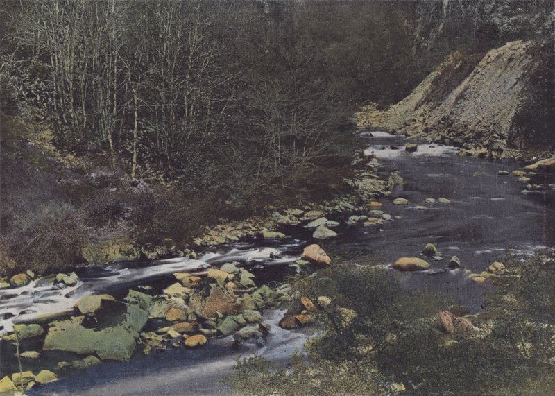 Gorges de la Cere nær Laval de Cere (farget bilde) av (after) French Photographer