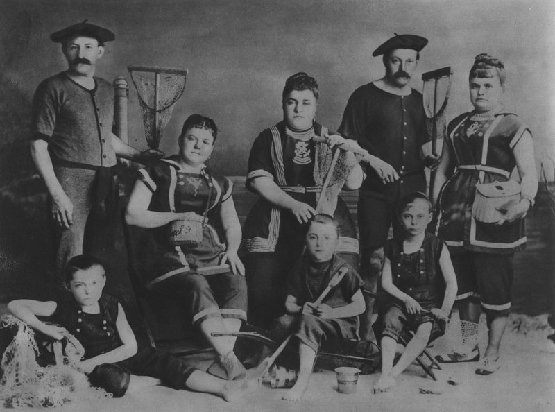 Gruppe av badende (s/hvitt bilde) av (after) French Photographer