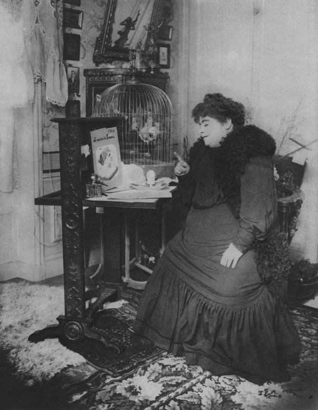 Jeanne Bloch og papegøyen hennes (s/hv-bilde) av (after) French Photographer