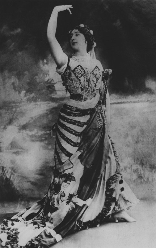 La Belle Otero (s/hvitt bilde) av (after) French Photographer