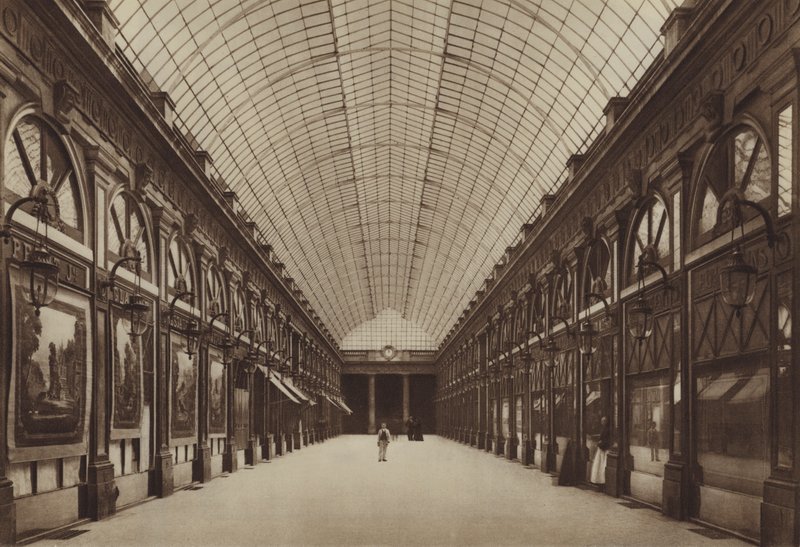 Orleans Gallery på Palais-Royal (s/hvitt bilde) av (after) French Photographer