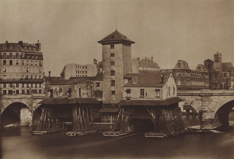 Notre-Dame-pumpen (s/hvitt bilde) av (after) French Photographer