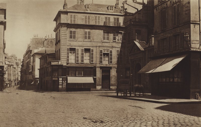 Place Saint-Germain-des-Pres og rue Bonaparte (s/hvitt-bilde) av (after) French Photographer