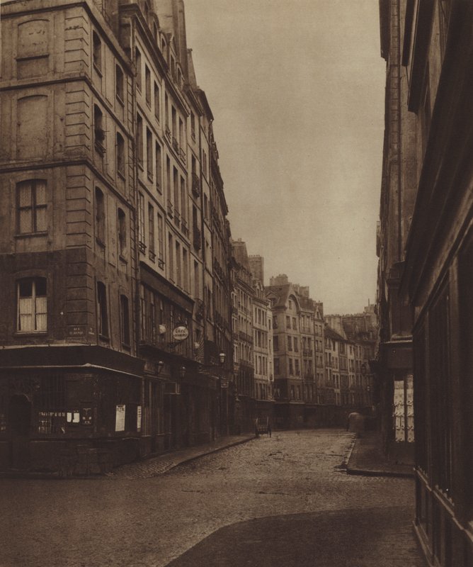 Rue de la Ferronnerie, tatt fra rue de la Reynie, begynnelsen av gaten gjenstår fortsatt (s/hv-bilde) av (after) French Photographer