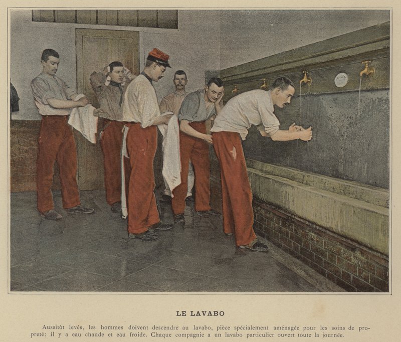 Le Lavabo (farget bilde) av (after) French Photographer