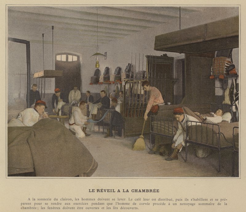 Le Reveil a la Chambree (farget bilde) av (after) French Photographer