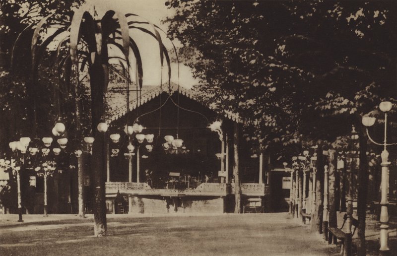 Bal Mabille bandstand (s/hvitt bilde) av (after) French Photographer
