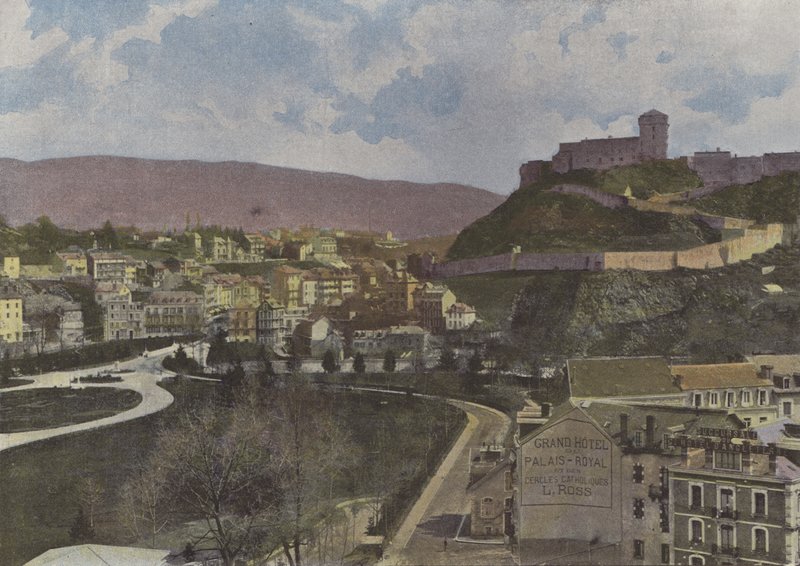 Lourdes, generell visning (farget bilde) av (after) French Photographer