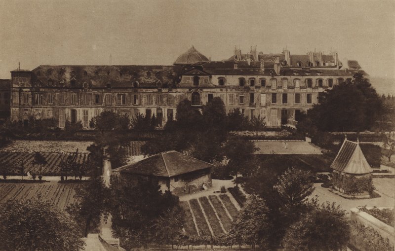 Notre-Dame-de-Charite-klosteret, kjent som Saint-Michel, erstattet av Radium Institute, rue Pierre-Curie (s/hv-bilde) av (after) French Photographer