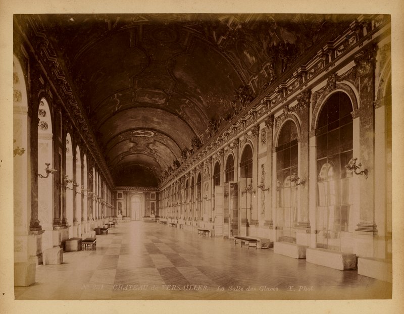  av (after) French Photographer