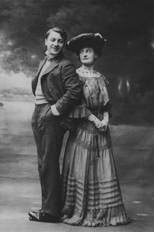 Sacha Guitry og Charlotte Lyses (s/h-bilde) av (after) French Photographer