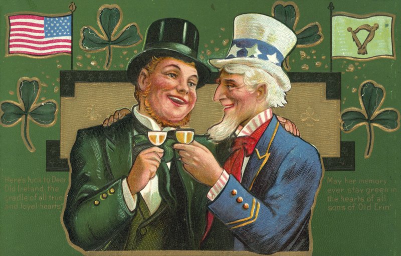Onkel Sam og en leprechaun klirrer i glassene av American School