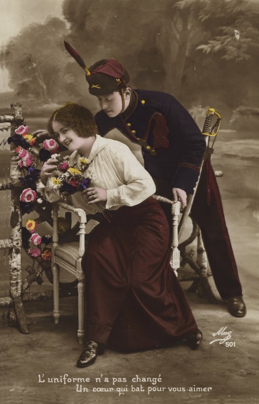Jente med en soldat av French Photographer