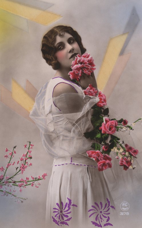 Kvinne med blomster av French Photographer