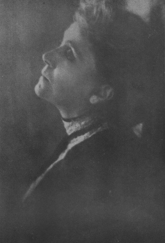 Fru Eleonora Duse (s/h-bilde) av Adolf de Meyer