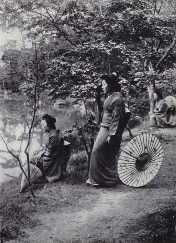 Et avslappende tilfluktssted ved innsjøen, Kinkakuji-klosteret (s/hvitt-bilde) av American Photographer (after)