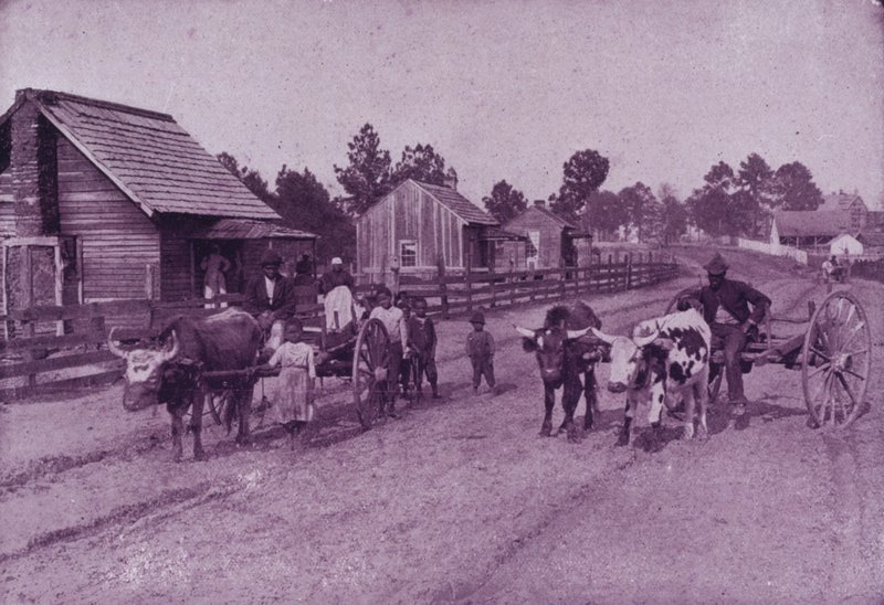 En landsbyscene med lykkelig innhold i Virginia (s/hv-bilde) av American Photographer (after)