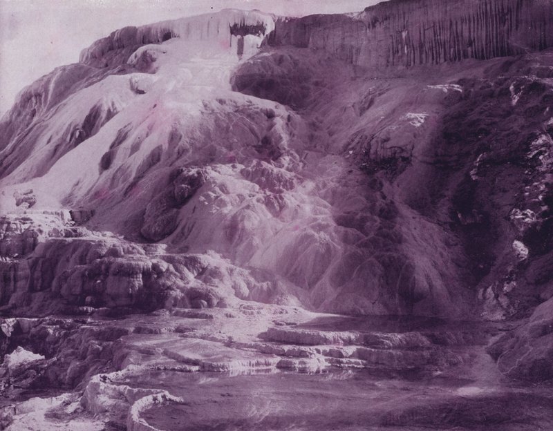 Beryl Springs og Cleopatra Terrace, Yellowstone nasjonalpark (s/hvitt bilde) av American Photographer (after)