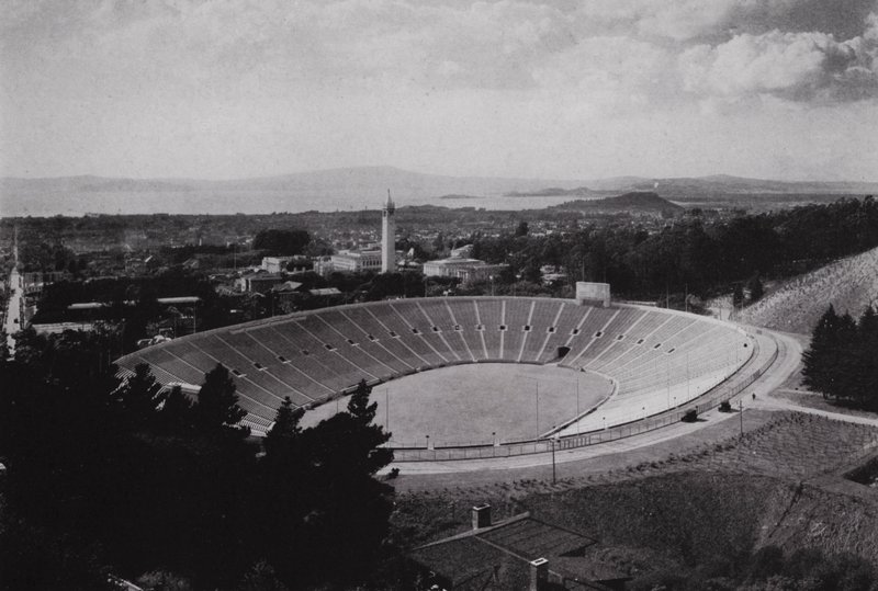 California: Berkeley, University of California Memorial Stadium, med plass til 75 000 (s/hv-bilde) av American Photographer (after)