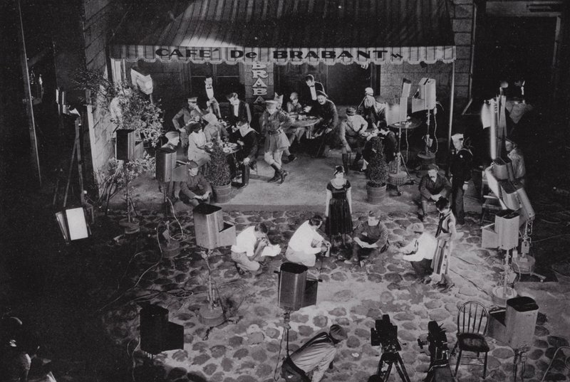 California: Hollywood, en "film" i ferd med å bli en av de mange filmstudioene i nærheten av Los Angeles (s/hvitt-bilde) av American Photographer (after)