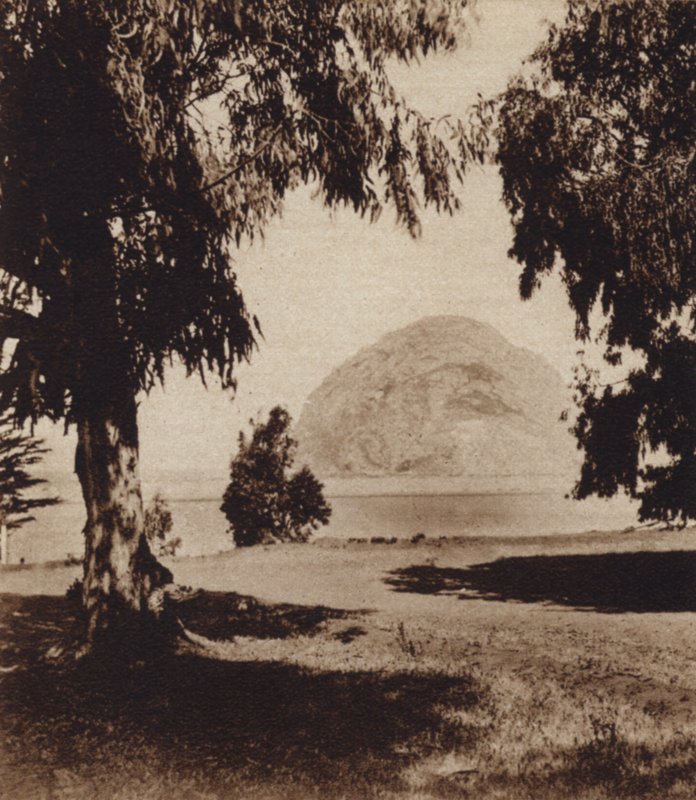California: Morro Rock (s/hvitt bilde) av American Photographer (after)