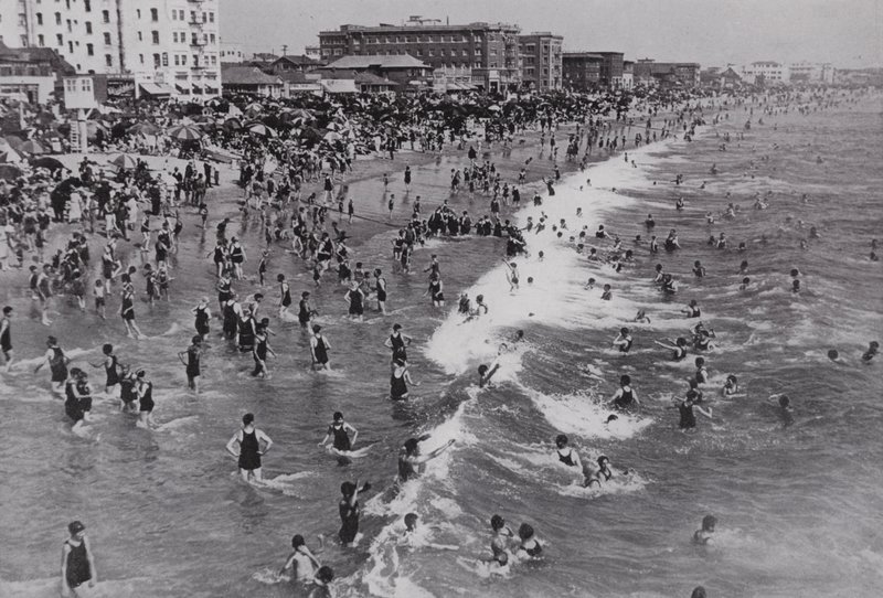 California: Venezia, et populært badested hele året i nærheten av Los Angeles (s/hvitt bilde) av American Photographer (after)